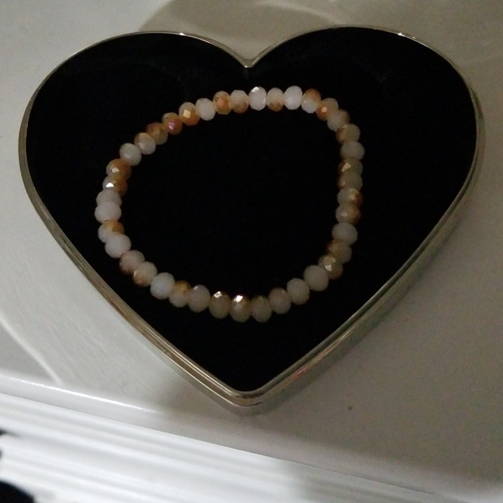 Bracelet(s)